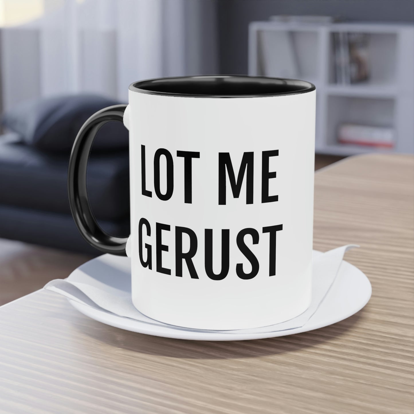 Geniet van het contrast van zwart en wit in onze keramische dialectmokken, ontworpen om elke slok gedenkwaardig te maken.