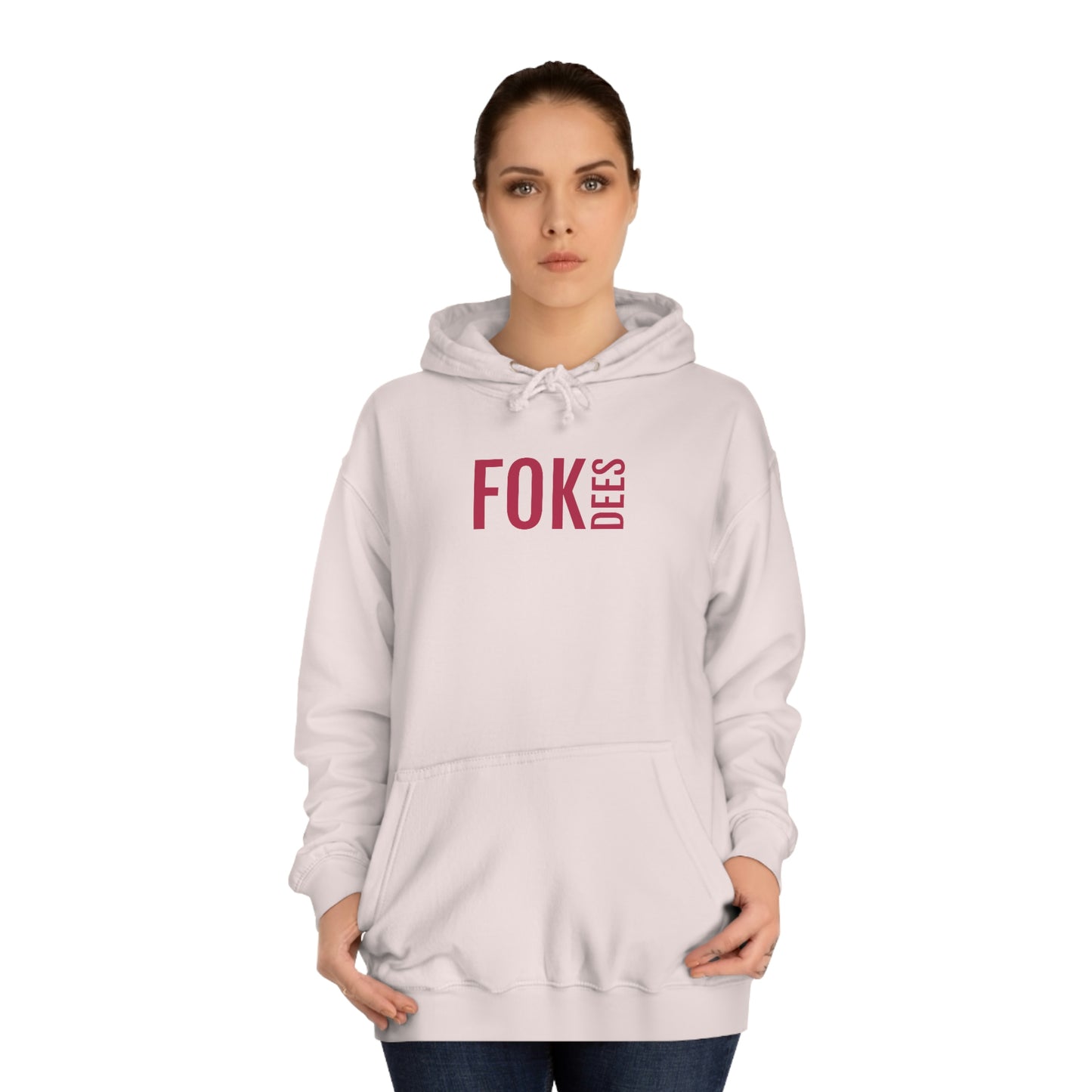 Hoodie met Antwerpse dialect tekst - Unisex - op vrouwelijk model