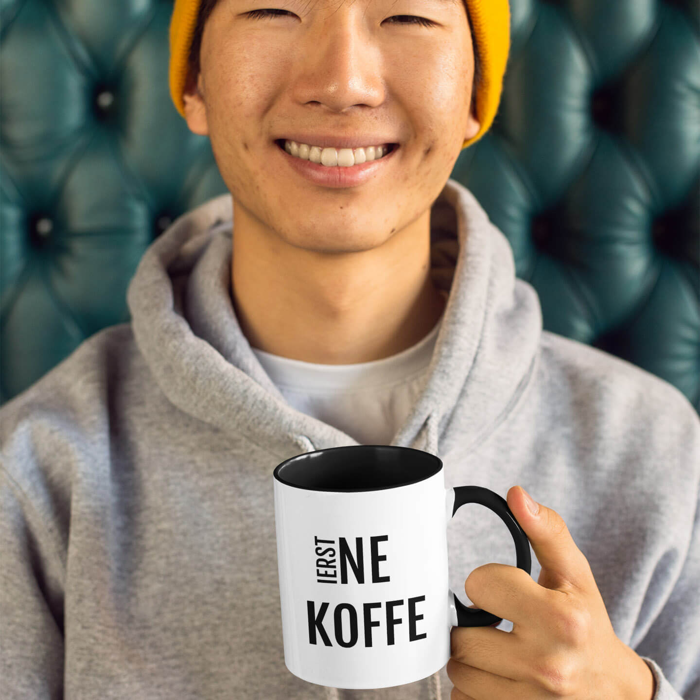IERST NE KOFFE | Tweekleurige keramische mok | 325 ml.