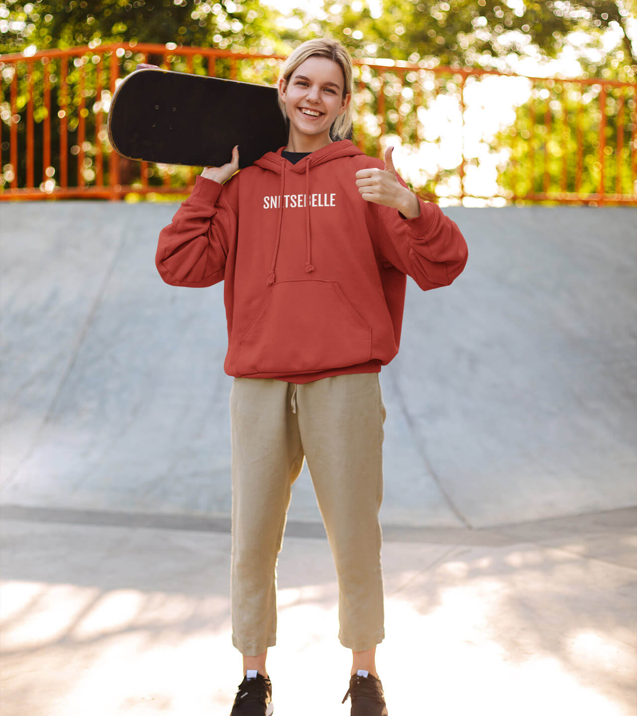 West-vlaamse dialect hoodie in rood op tiener meisjes model