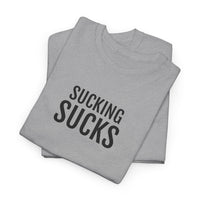 SUCKING SUCKS | Unisex T-shirt | Volwassenen