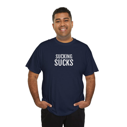 SUCKING SUCKS | Unisex T-shirt | Volwassenen