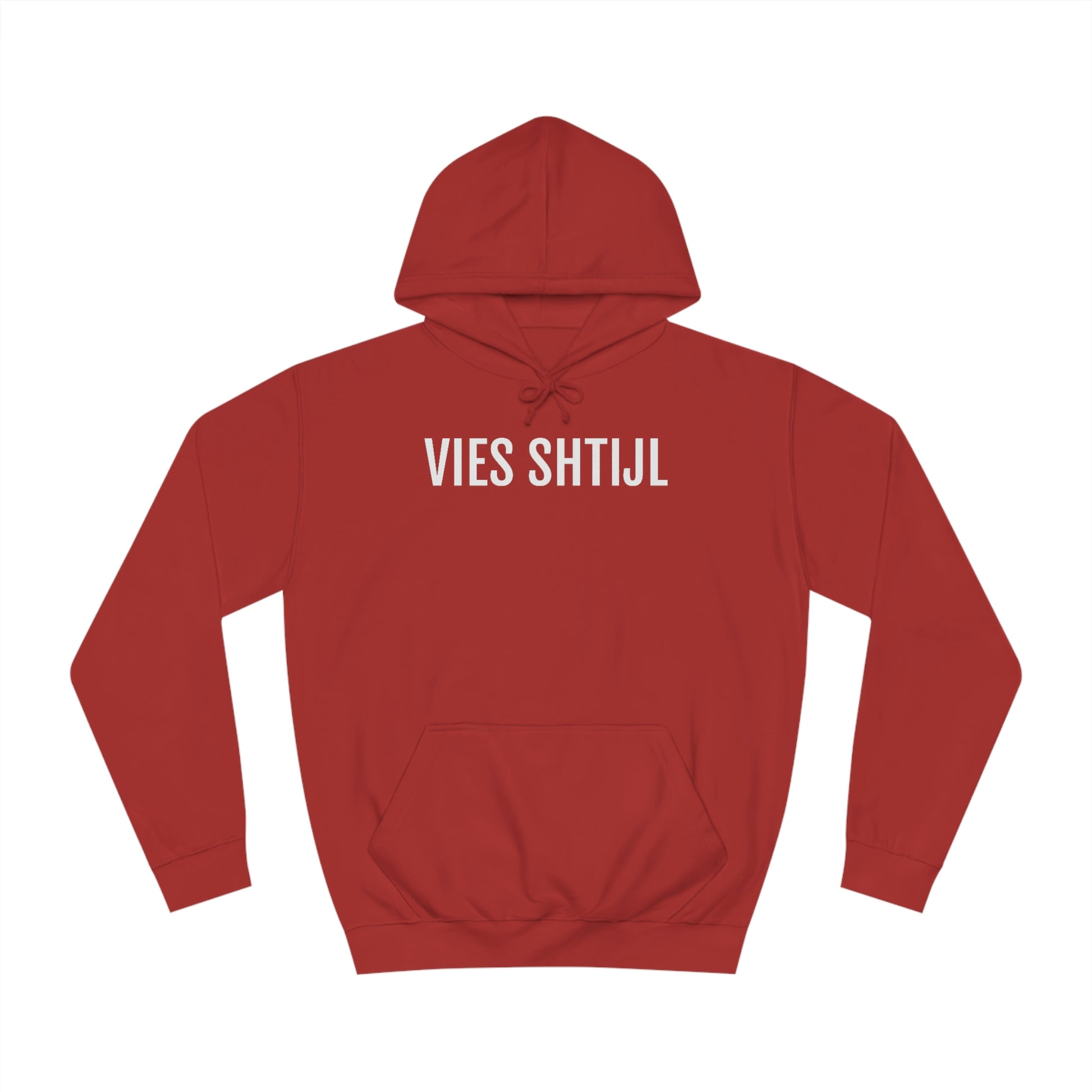 Veel stijl of in het Genks Vies Shtijl print op een rode oversize Limburgse hoodie.